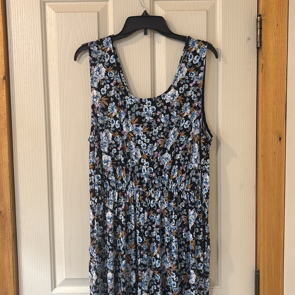 Navy Floral Jumpsuit - Picture 9 of 12